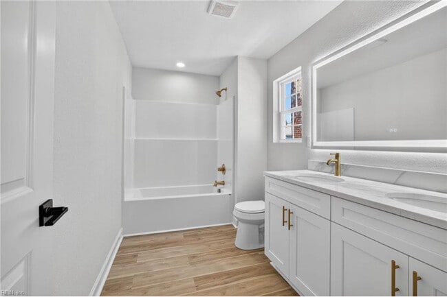 Building Photo - 701 W 29th St