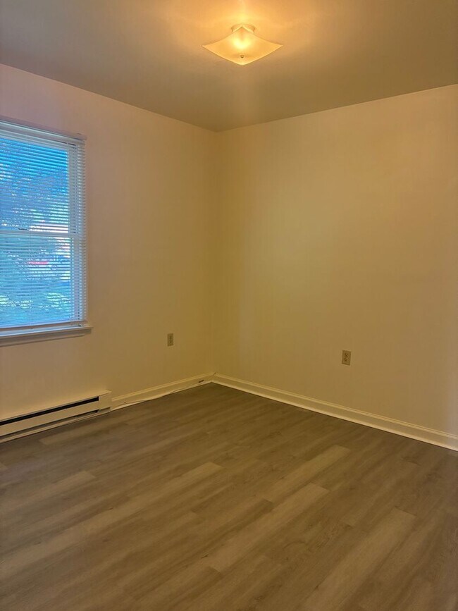 Foto del edificio - Bright & Spacious 2BR Top-Floor Apartment ...