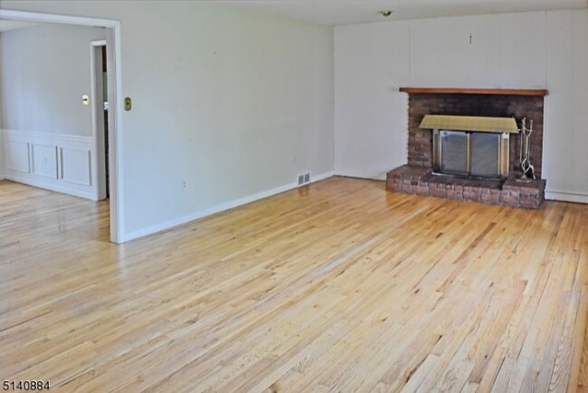 Foto del edificio - 295 Brooklake Rd