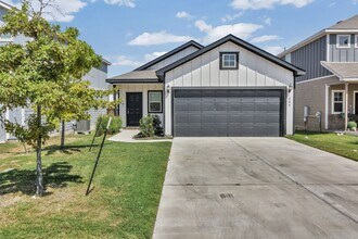 Building Photo - 409 Stone Water Ln