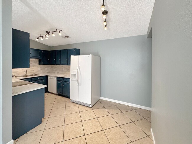 Foto del edificio - 2317 N Thomas Dr