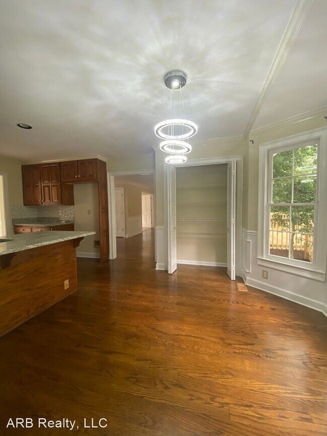 Building Photo - 4 br, 2.5 bath House - 3626 Robinson Walk ...