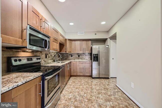 Building Photo - 7203 Rockland Hills Dr