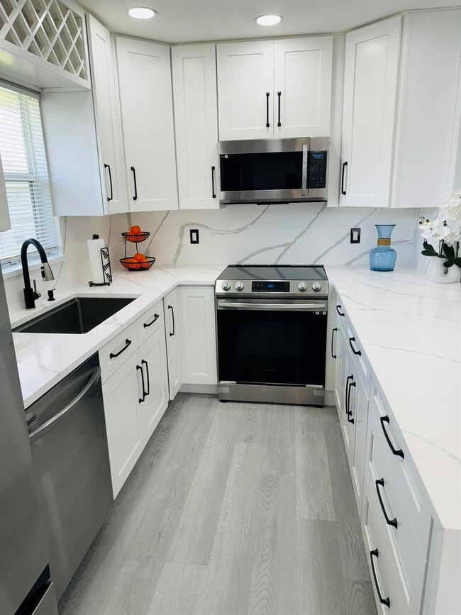 Building Photo - 364 Flanders Dr