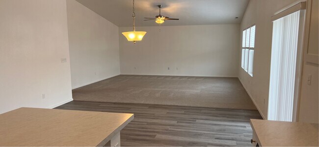 Foto del edificio - 7748 E Bratton Dr