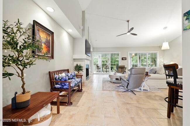 Foto del edificio - 330 N Shore Cir