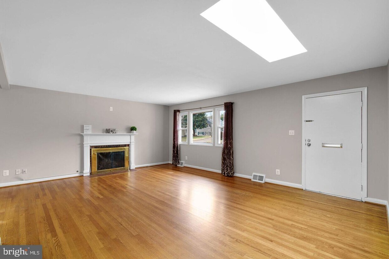 Primary Photo - 1451 Wasp Ln