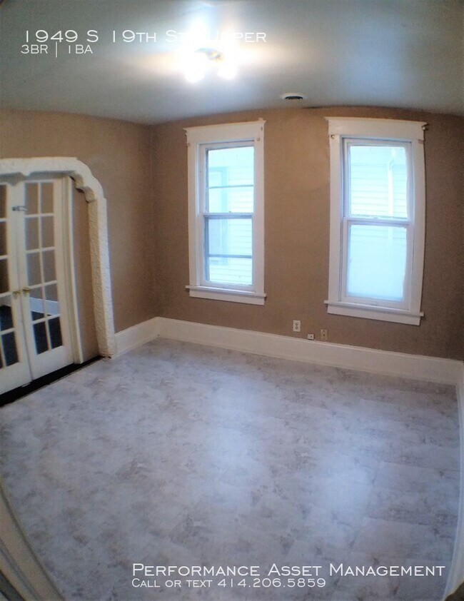 Building Photo - Fantastic South Side 3br upper unit