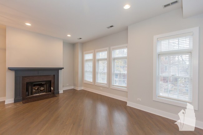 Foto del edificio - 2737 N Wayne Ave
