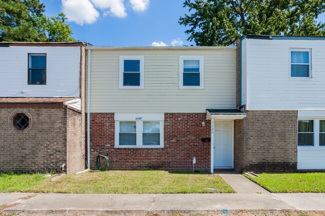 Building Photo - 1122 Old Clubhouse Rd