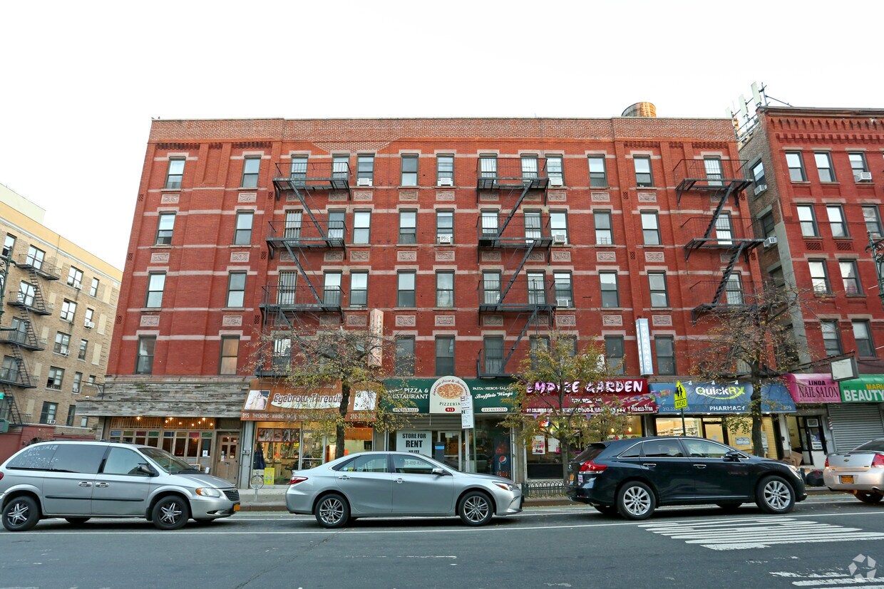 Foto exterior del edificio. - 911 Columbus Ave