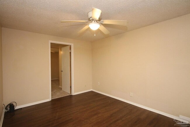 Building Photo - 5 Edgewood Cir