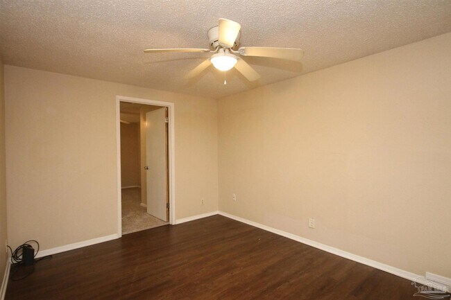 Foto del edificio - 5 Edgewood Cir