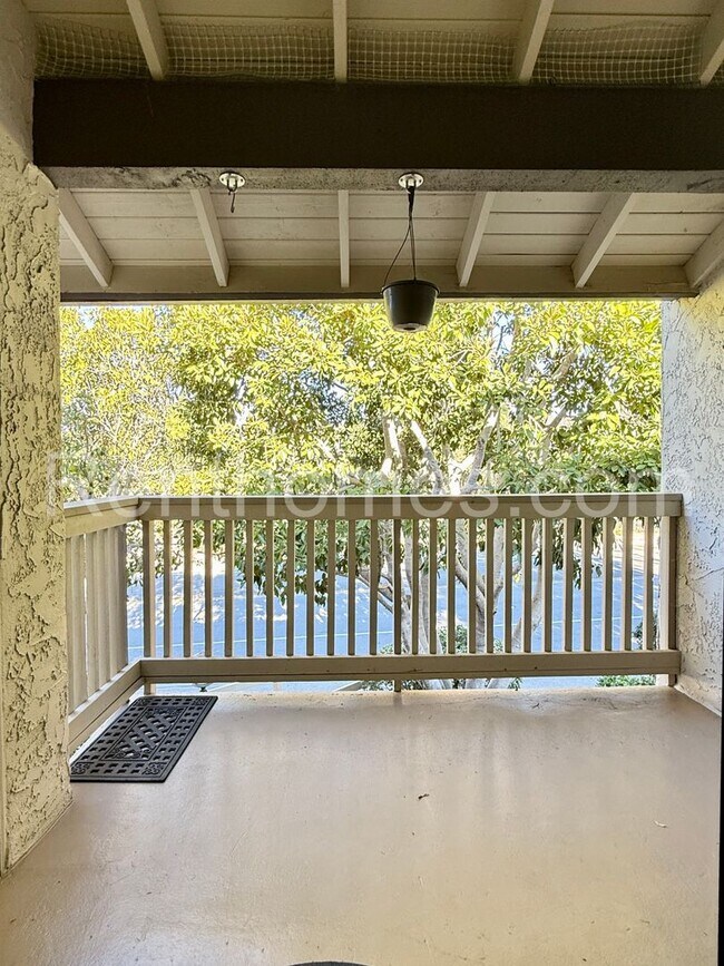 Foto del edificio - 9929 Azuaga St