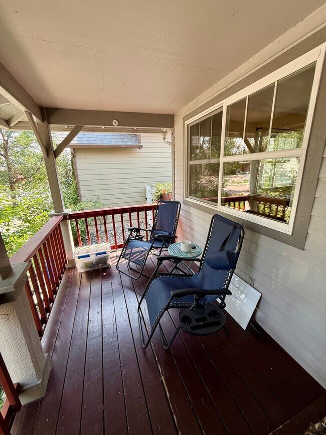 Building Photo - 2 Bed, 2 Bath Home