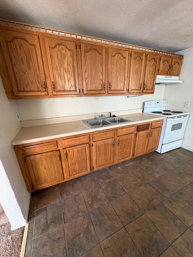 Building Photo - Charming 4 bed home located at in North Toledo