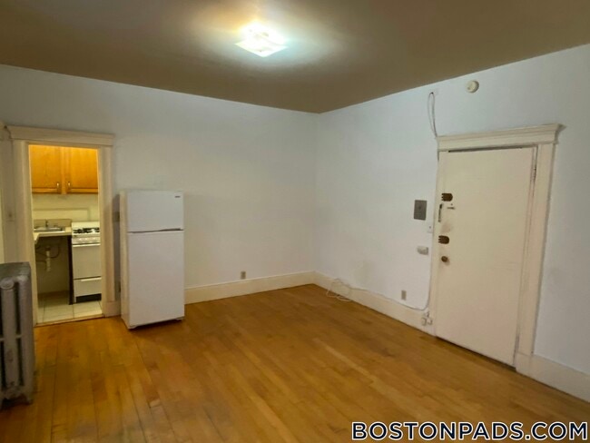 Building Photo - 46 Westland Ave