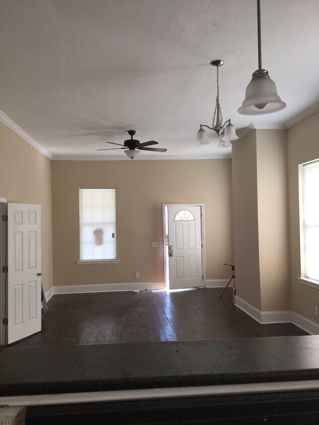 Foto del edificio - 540 Walker St Apt A