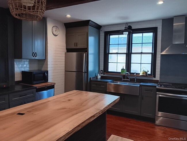 Foto del edificio - 418 E Olive St