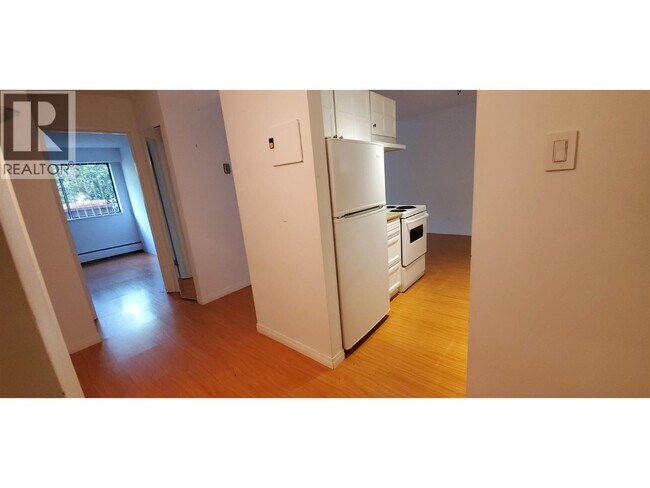 Photo du bâtiment - 588 E 5th Ave