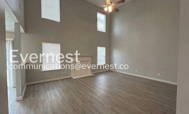 Foto del edificio - 3711 Sandy Shoals Ln