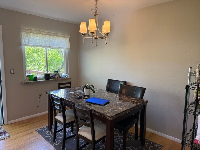 Building Photo - Well-Maintained 3-Bedroom on Quiet Cul-de-...