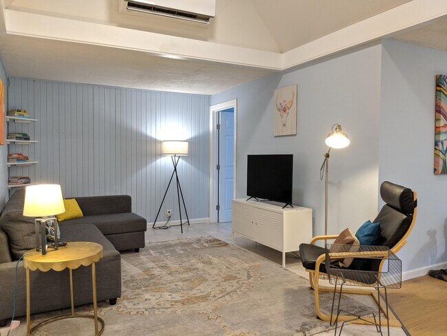 Foto del edificio - 1403 Birchwood Ct