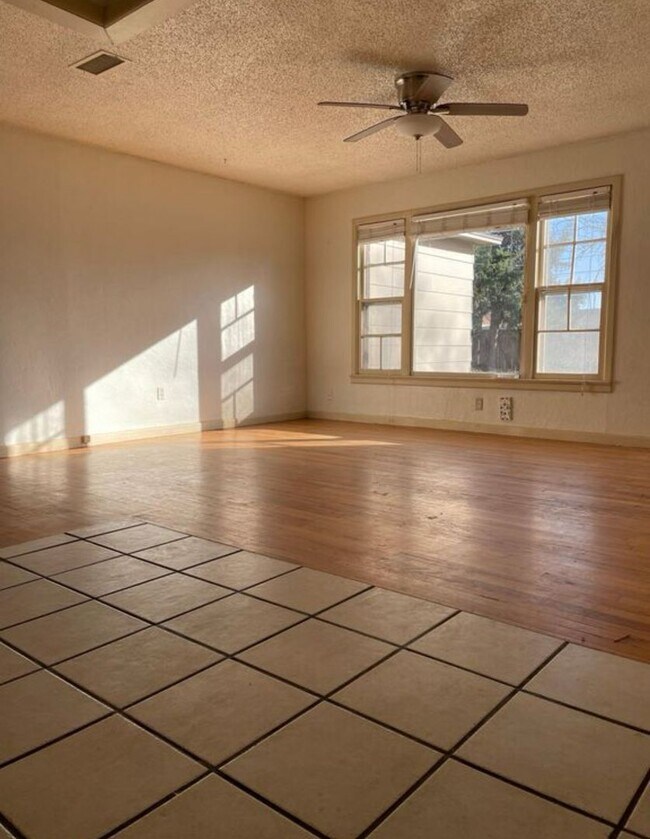 Foto del edificio - 3-bedroom, 1-bathroom house