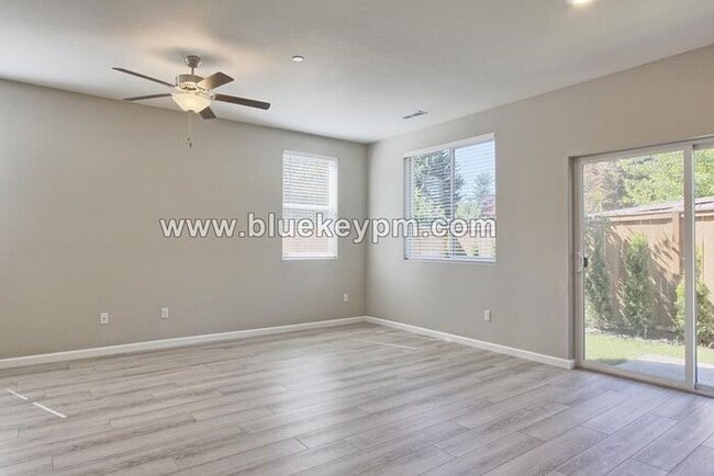 Building Photo - 3 Bed, 2.5 Baths with Loft and Covered Balcony off the Primary Suite