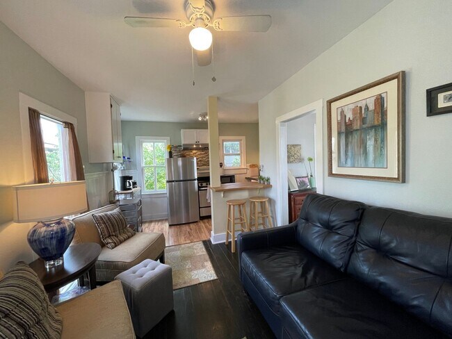 Photo - Fully Furnished Short Term Apartment!
