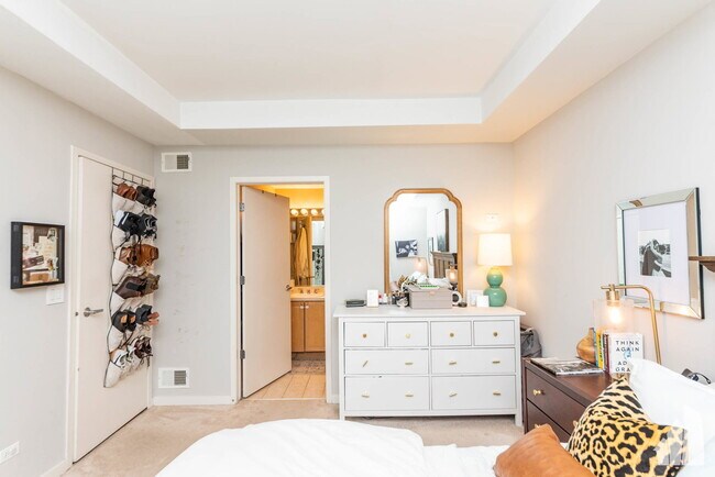 Building Photo - 23 N Racine Ave