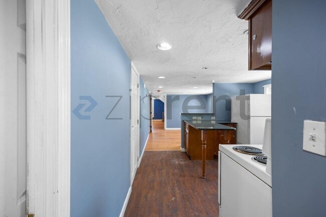 Building Photo - Unit 3F