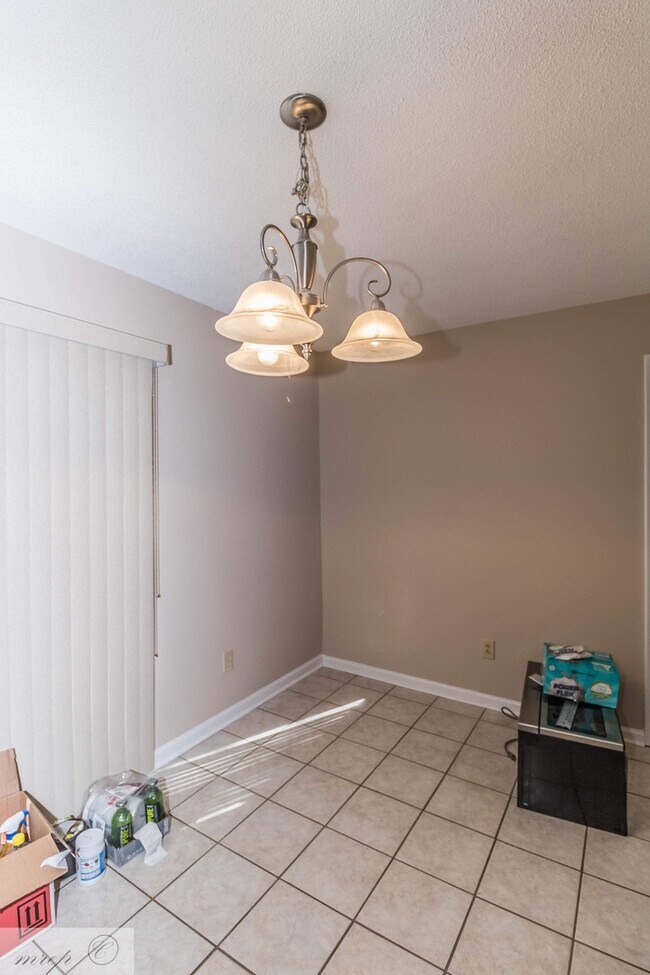 Foto del edificio - Spacious & Renovated Townhouse in Willow Run * Goldsboro