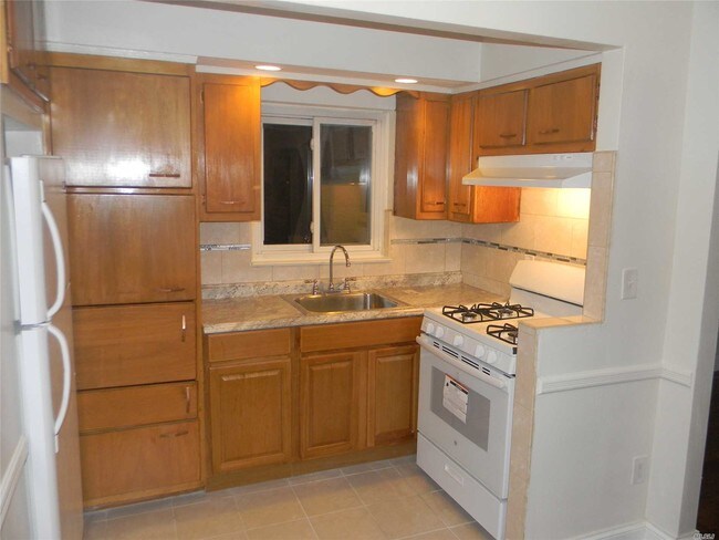 Foto del edificio - 3041 Ely Ave