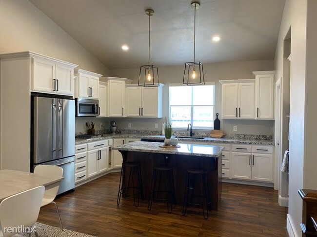 Foto del edificio - 4 br, 2 bath House - 14129 S Para Adams Dr