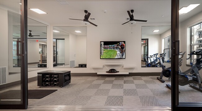 Foto del edificio - 8900 Six Pines Dr
