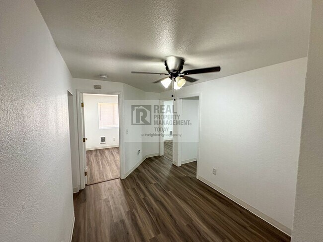 Building Photo - 2 Bedroom Apartment In Lakewood!