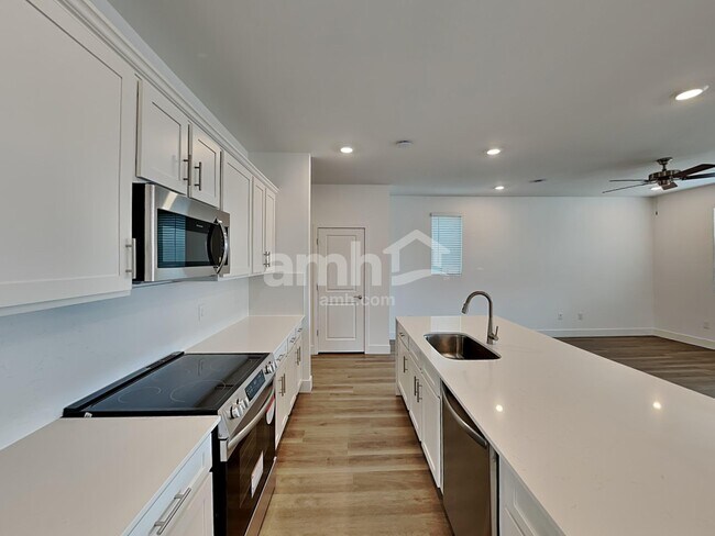 Foto del edificio - 9641 Harkes Dr
