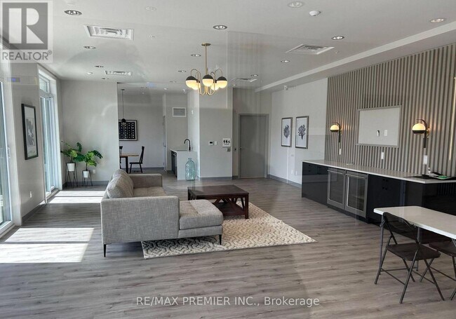 Building Photo - 107 Roger St