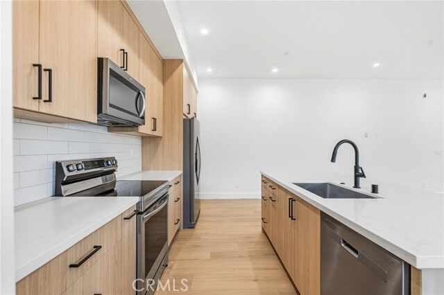 Building Photo - 6556 Balboa Blvd