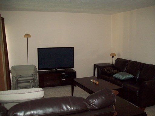 Building Photo - Fully furnished turn key one bedroom  den