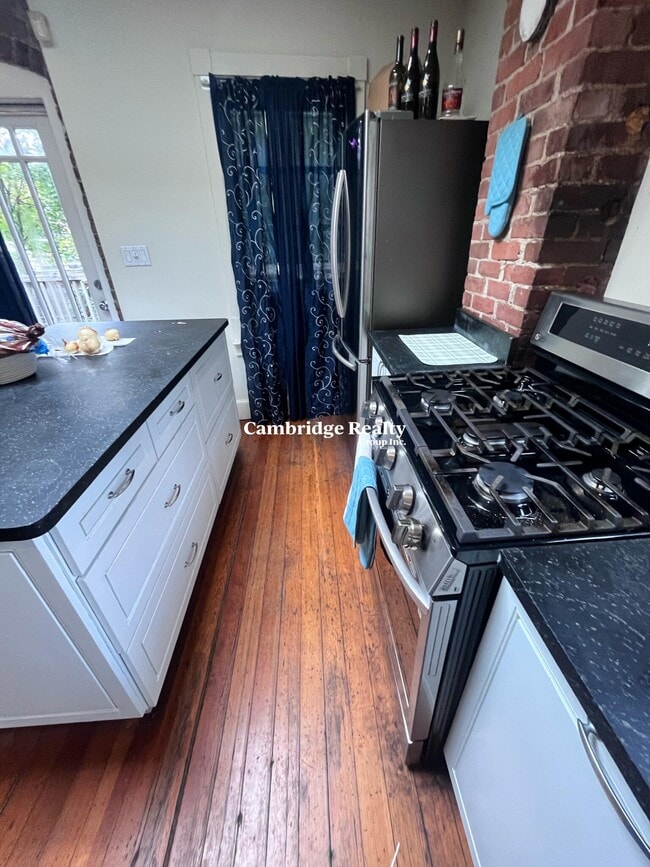 Building Photo - 151 Highland St