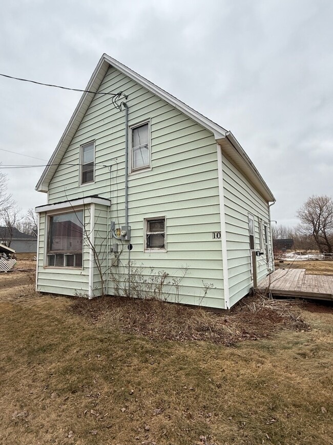 Building Photo - 10 Barclay Rd