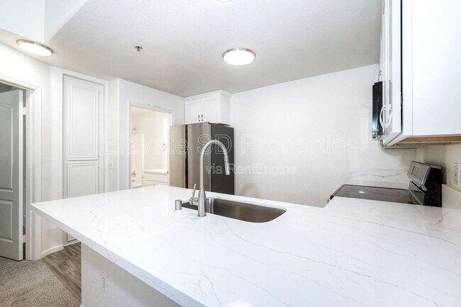 Foto del edificio - 9430 Winter Gdns Blvd