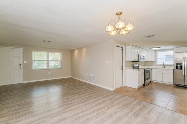 Building Photo - 1327 Dartmouth Dr