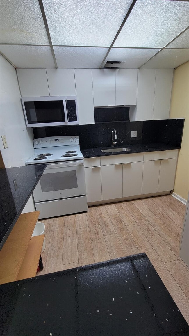 Building Photo - 151 SW 135th Terrace