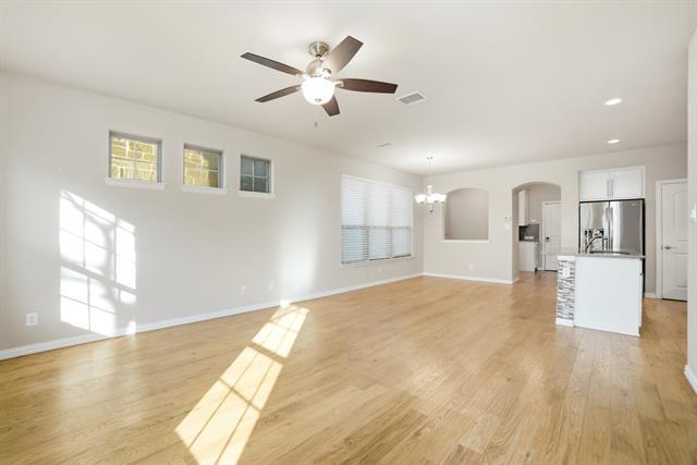 Building Photo - 631 Alexandra Ave