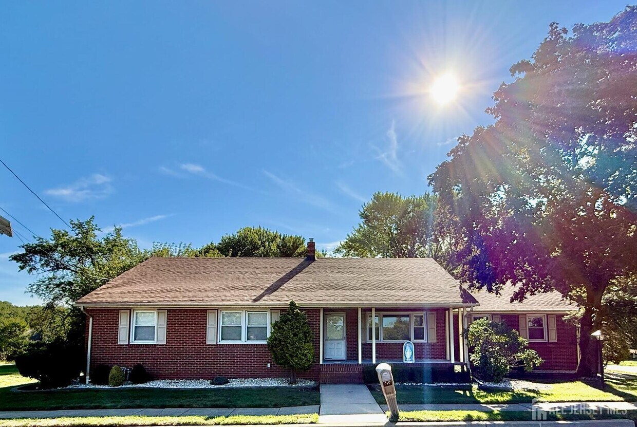 Foto principal - 452 Cranbury Rd