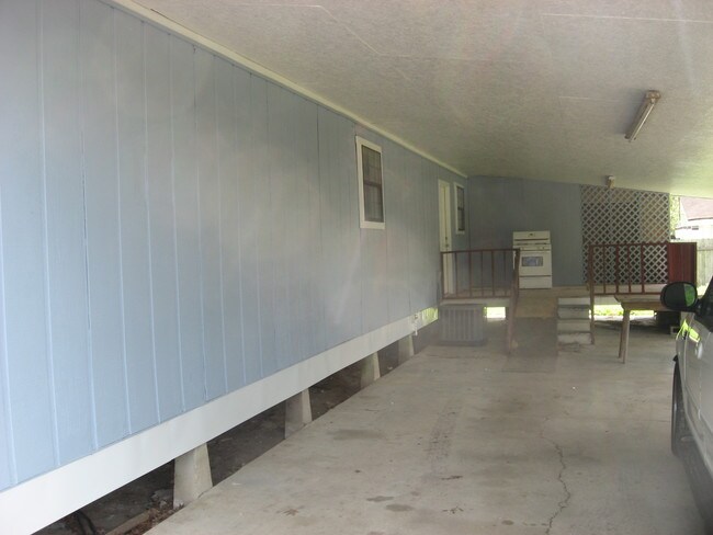 Building Photo - 539 Highway 20