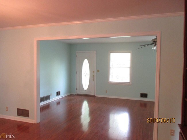 Building Photo - 2995 Woodrow Manor